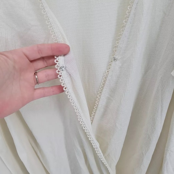 Flower & Feather Women’s faux wrap blouse - Picture 2 of 6